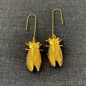 Fashion earrings NWT 1 1/2 inches/ 3 inches total